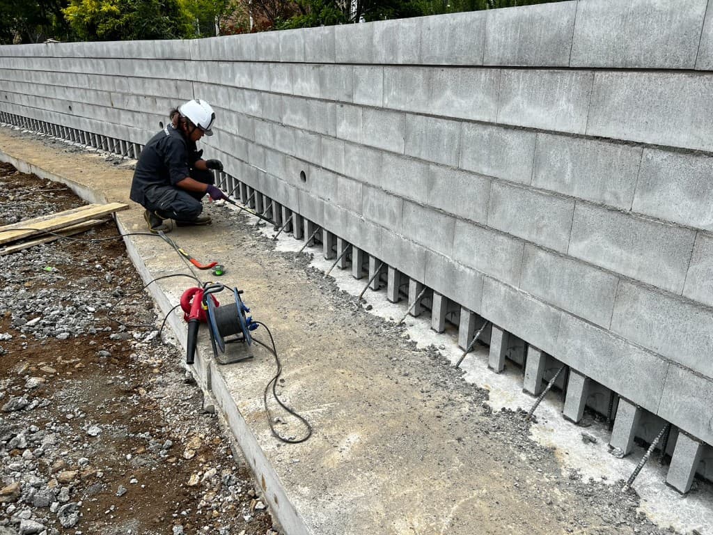 型枠工事・基礎構築作業